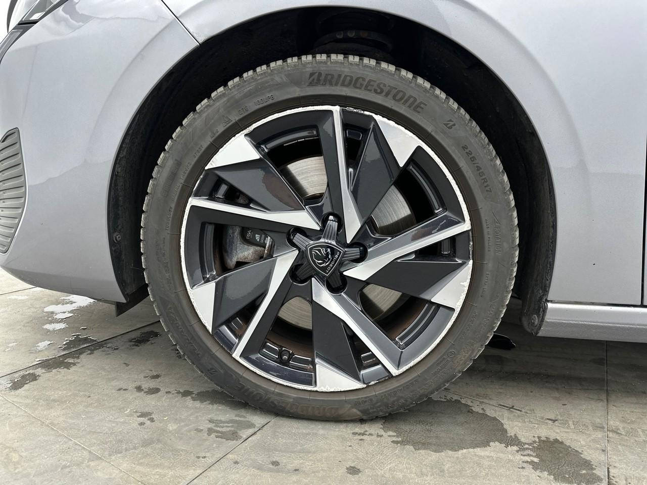 Peugeot 308 phev 180 e-eat8 allure pack — photo 14