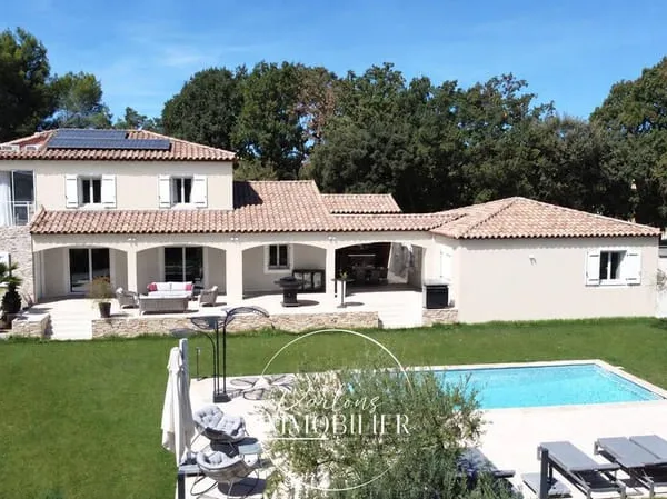Maison 8 pièces 254 m²