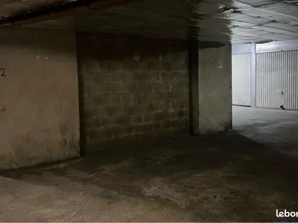 Place parking intérieur sous sol