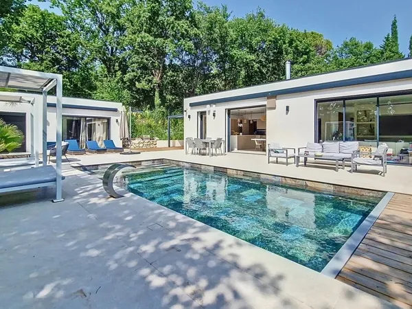 Villa d'Exception à Opio: - 6 chambres - Luxe et Sérénité