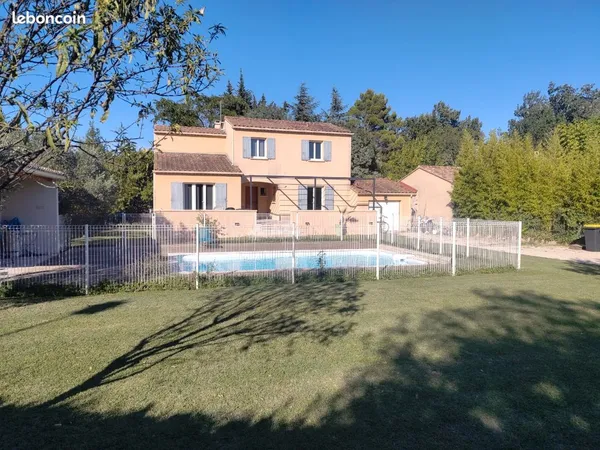 Maison familiale de 120 m² avec piscine sur terrain de 1050 m² - Quartier calme