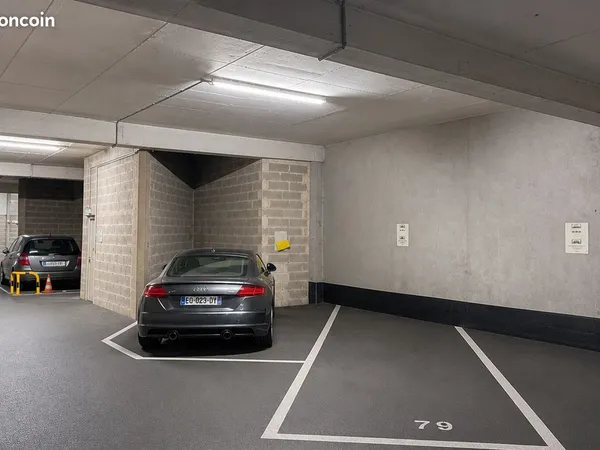 Place de parking sécurisée - La Joliette, boulevard de Paris - 150 /mois