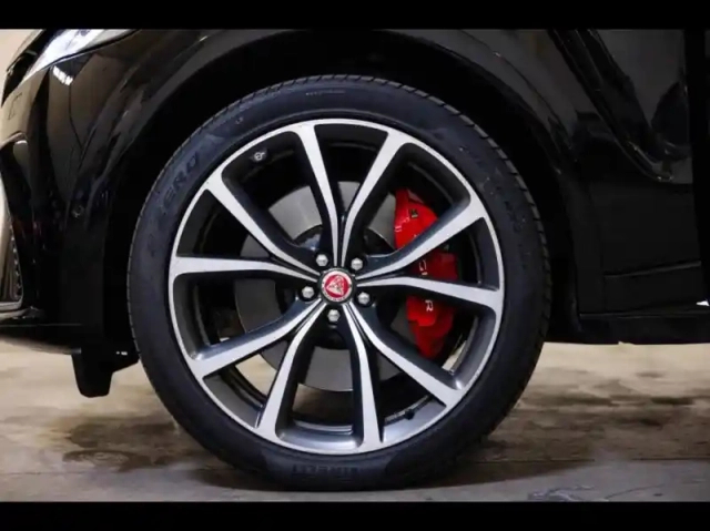 Jaguar F-Pace svr 5.0 550ch bva8 awd — photo 11