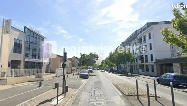 Local commercial 692 m²