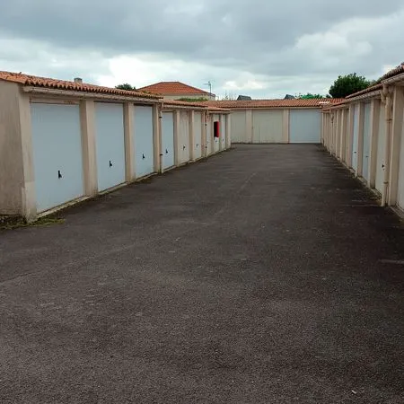 Box fermé à vendre - 85100 Les Sables-d'Olonne -