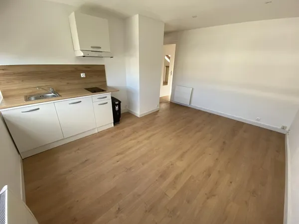VIARME - APPARTEMENT T2 AVEC GRENIER