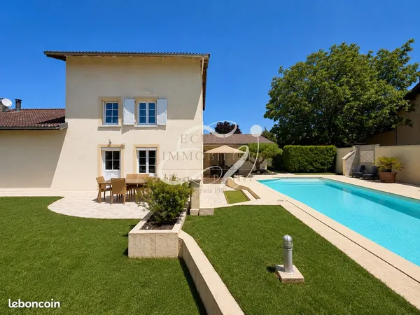 Maison 7 pièces 219 m²