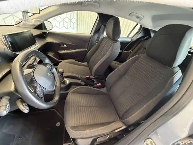 Peugeot 208 puretech 100 s&amp;s bvm6 — photo 9