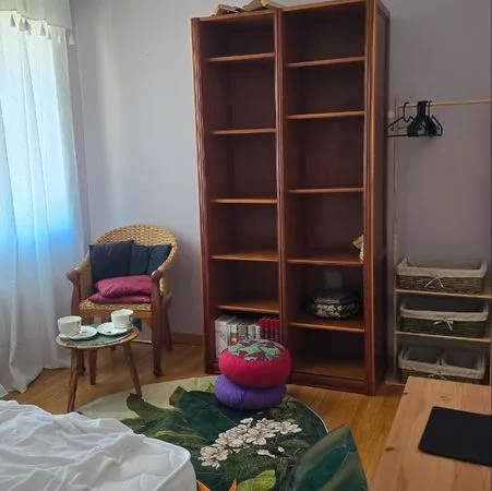 Chambre meublée