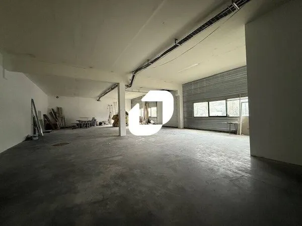 Local d'activité 730 m²