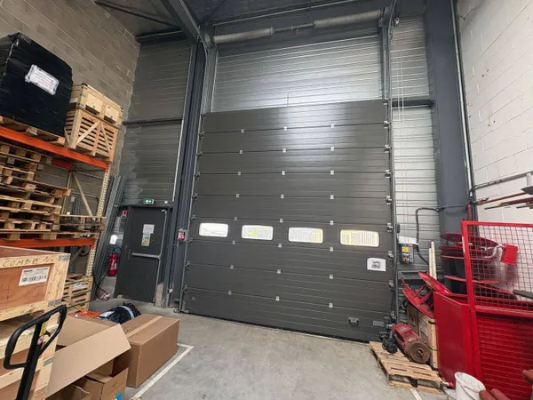Local d'activité 438 m²