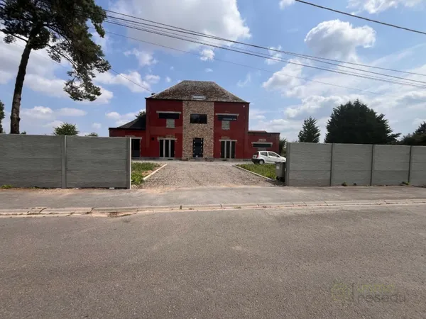 Maison 4 pièces 244 m²