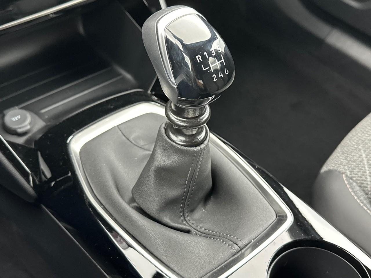Peugeot 2008 100 s&s bvm6 allure — photo 32