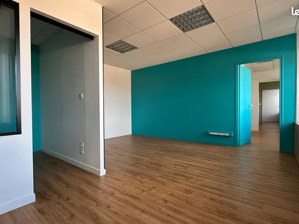 A LOUER, Bureaux 70m² avec Parkings- Agen Centre