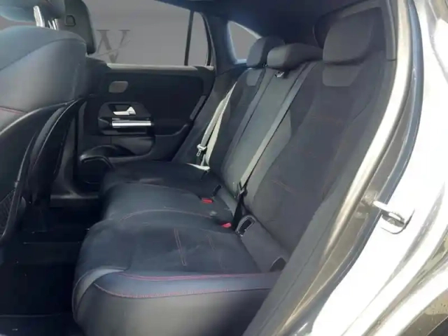 Mercedes Gla 200 d amg line — photo 20