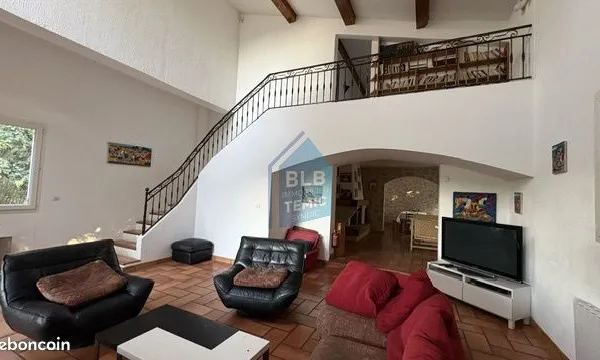 Propriété 8 pièces 230 m²