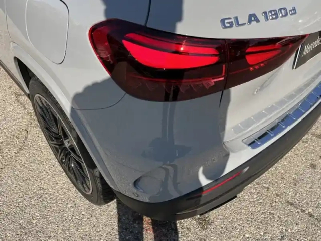Mercedes Gla 180 d amg exclusive design — photo 10