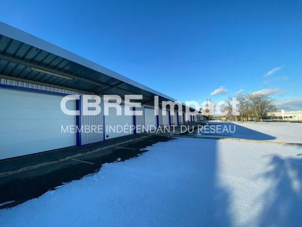 Local d'activité 2210 m²