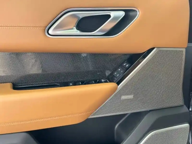 Land Rover Range Rover velar 5.0l p550 bva — photo 12