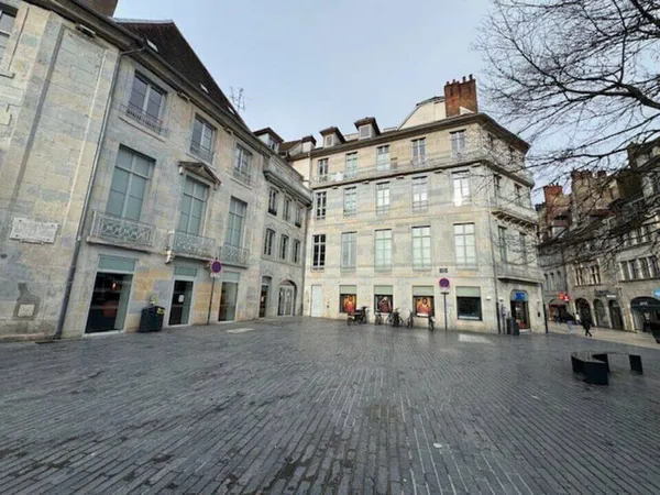 Local commercial 1124 m²