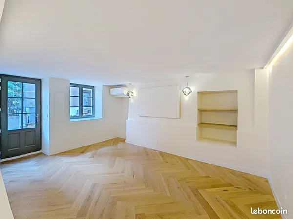 Maison de ville entièrement rénovée au coeur du vieux bourg de Taluyers