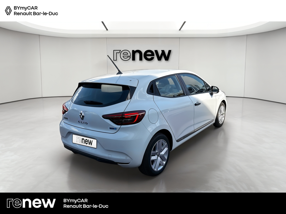 Renault Clio E-Tech 140 - 21 — photo 5