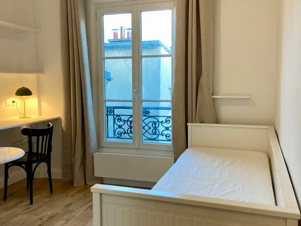 Loue studio meublé à Montmartre - au calme avec jardin partagé