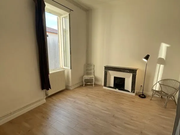 Grand T4 104 m² avec parking - Nîmes centre - ancien rénové, calme