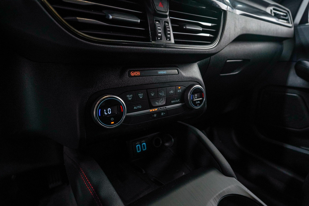 Ford Kuga — photo 25