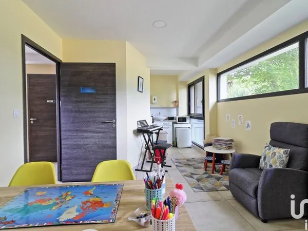 Local commercial 1 pièce 92 m²