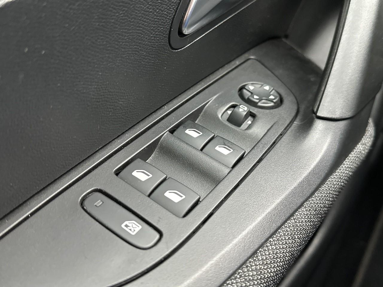 Peugeot 2008 puretech 130 s&s eat8 style — photo 15
