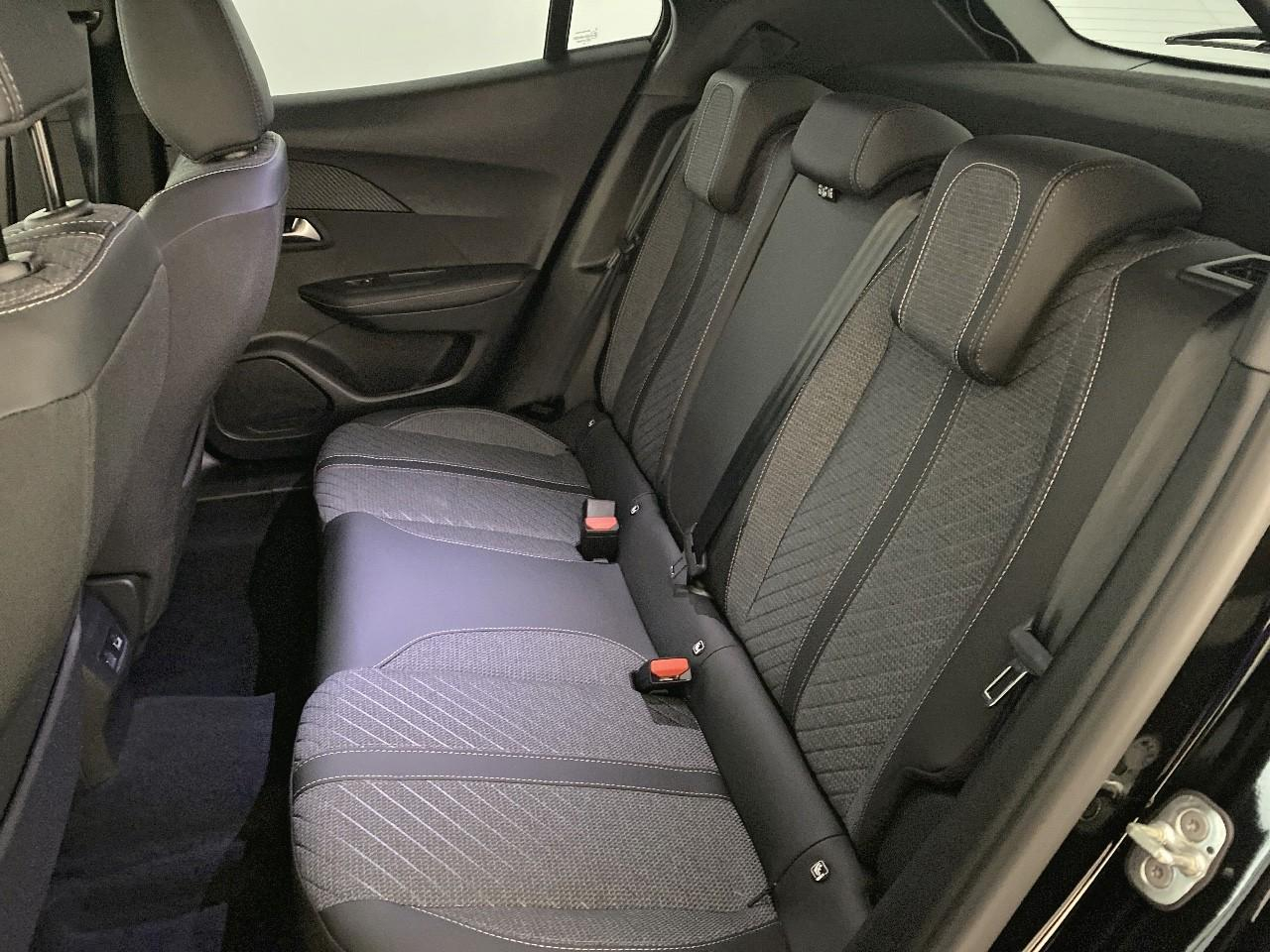 Peugeot 2008 hybrid 145 ch e-dcs6 allure — photo 10