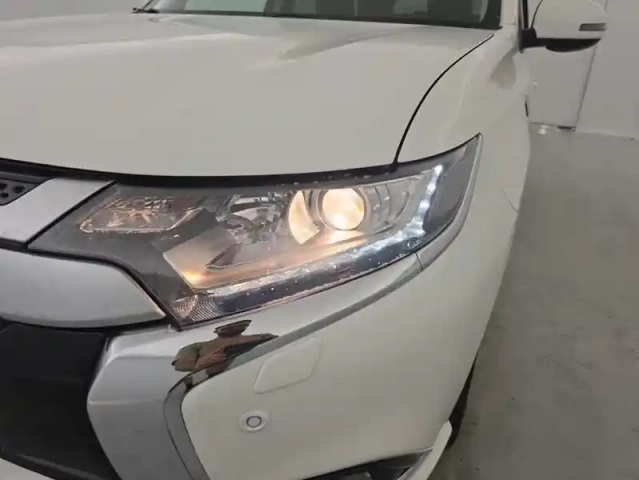 Mitsubishi Outlander phev twin motor intense 4wd + attelage — photo 10