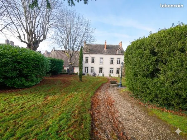 Maison de caractère 230 m²- Prestations haut de gamme - jardin 2000 m2 sans vis-à-vis - coeur de vil
