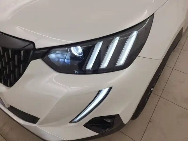 Peugeot 2008 puretech 130 s&amp;s eat8 — photo 16