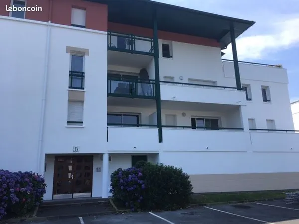 T2 lumineux, rénové et particulièrement calme avec un grand balcon de 11M2 exposé sud