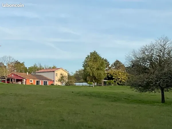 Maison avec piscine - 2 ou 7 ha au choix - dans un écrin de verdure sans vis-à-vis
