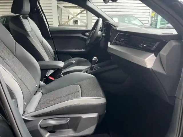 Audi A1 sportback 35 tfsi 150 ch s tronic 7 — photo 31