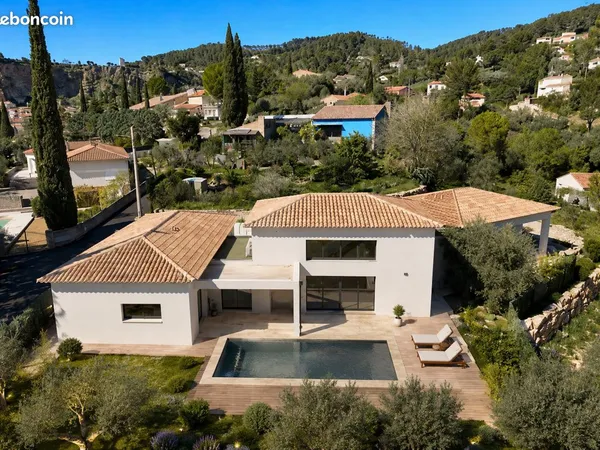 Villa neuve 219 m2 COTIGNAC