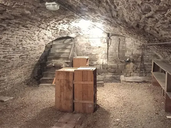 Location cave cv beaune