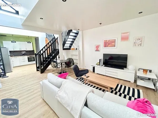 Duplex atypique et lumineux de 68 m² - Centre-ville : Préfecture / République) - Calme