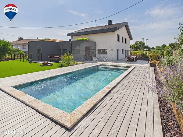 Maison 7 pièces 230 m²