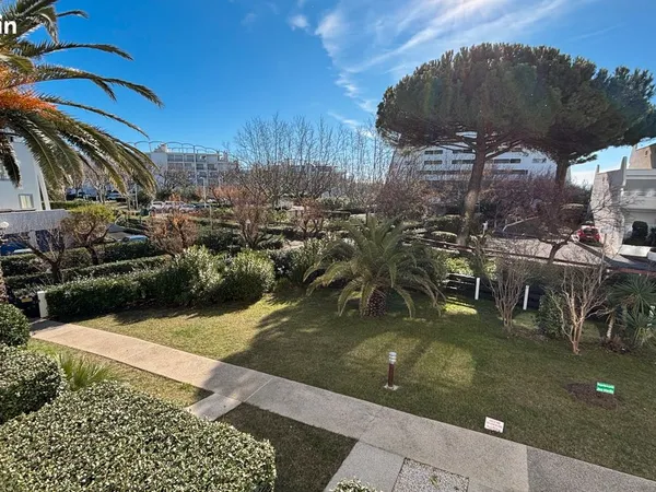 T1 avec terrasse et parking