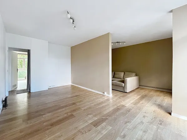 Appartement Oullins - Pierre - Bénite / T3 de 68 m2 - Balcon - Cave - Garage