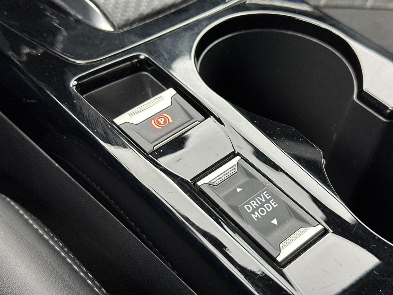 Peugeot 2008 puretech 130 s&s eat8 gt pack — photo 32