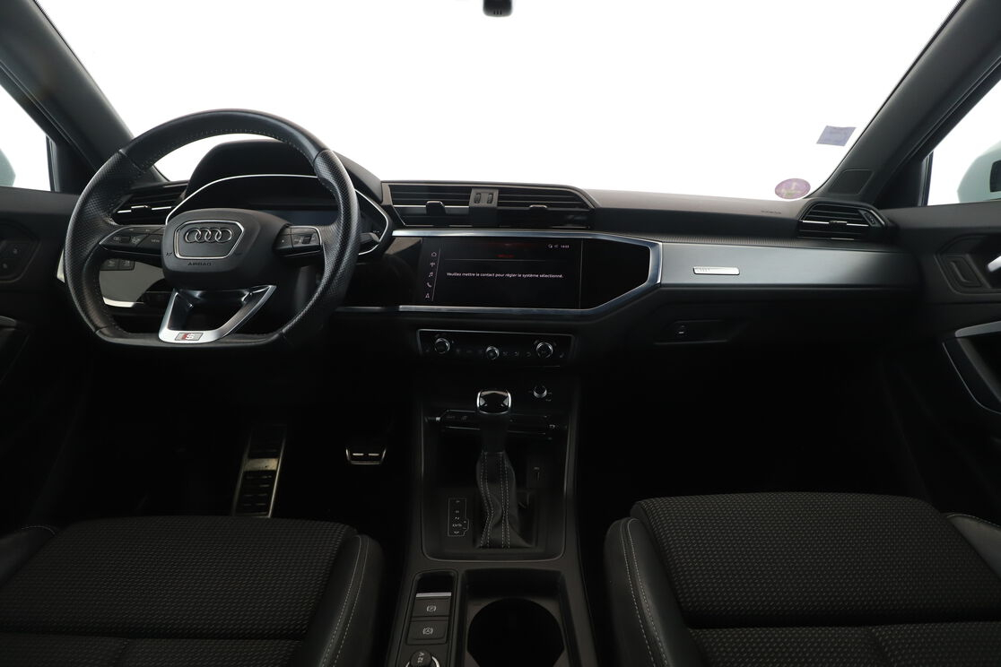 Audi Q3 35 TFSI S Line S Tronic 7 — photo 11