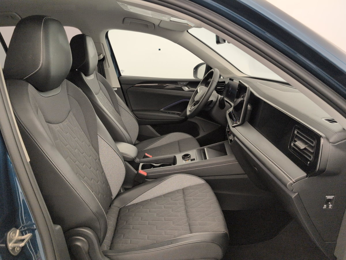 Volkswagen Tiguan — photo 9