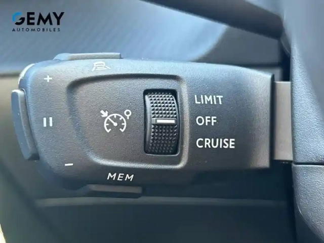 Peugeot 2008 hybrid 145 e-dcs6 — photo 16