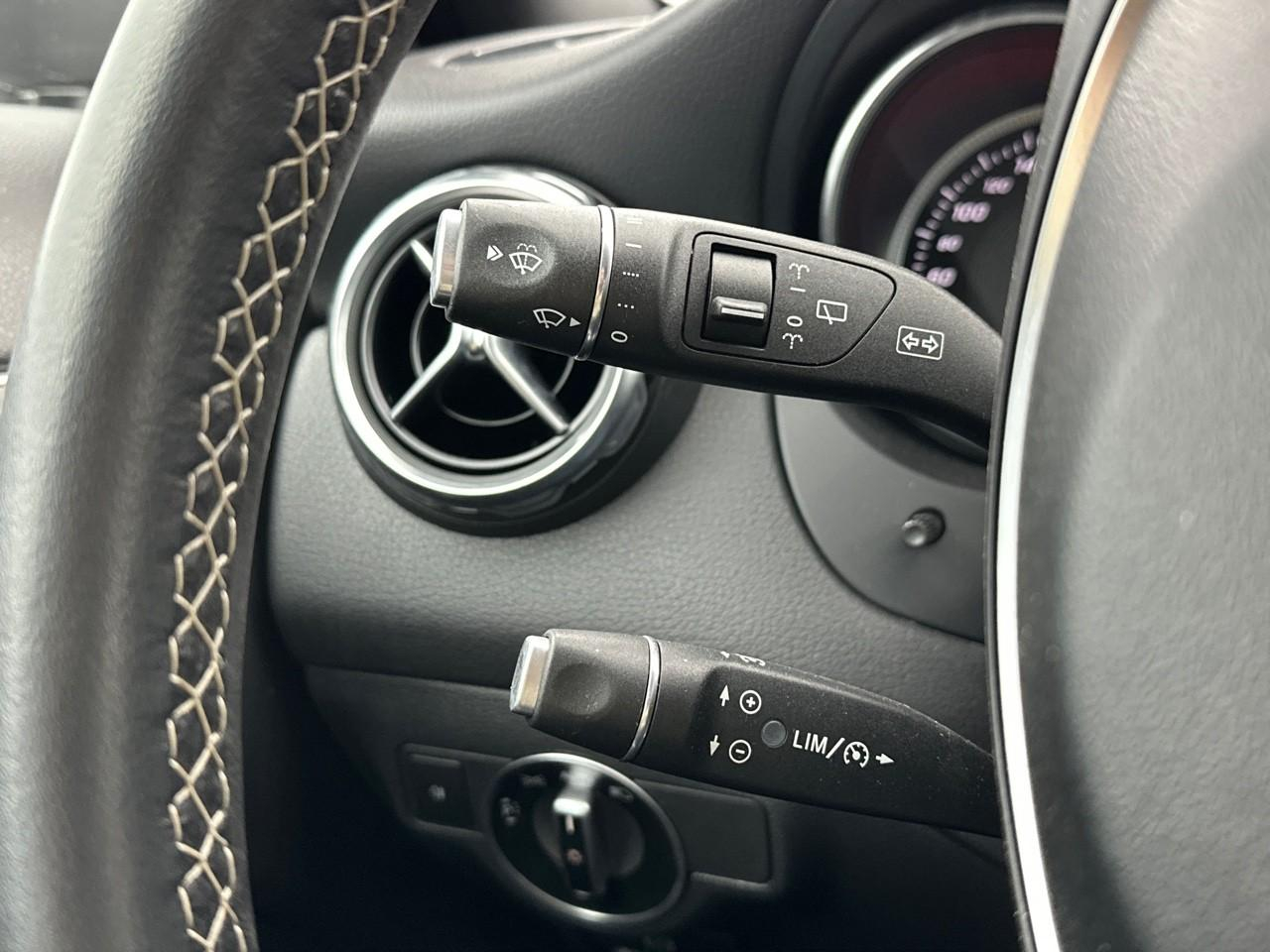Mercedes Gla 180 sensation 7-g dct a — photo 21