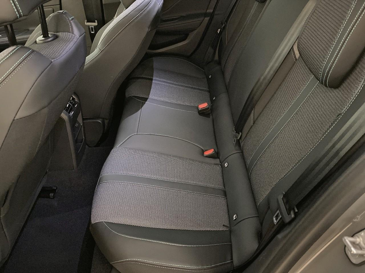 Peugeot 308 hybrid 145 e-dcs6 allure — photo 10